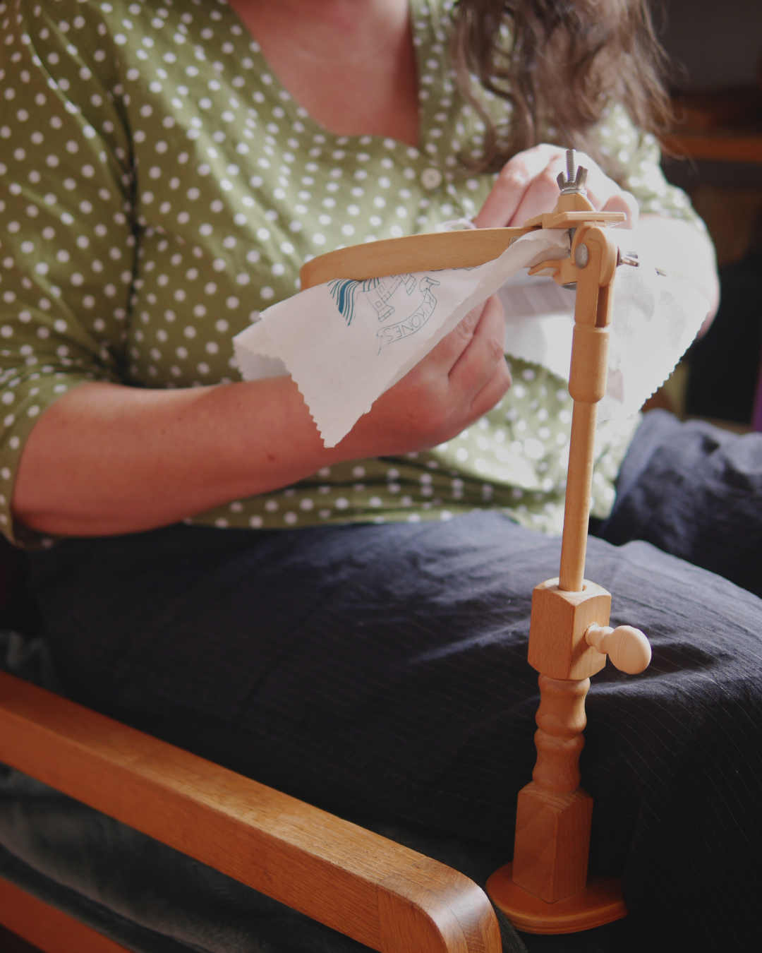 Support de broderie sous cuisse – Image 2